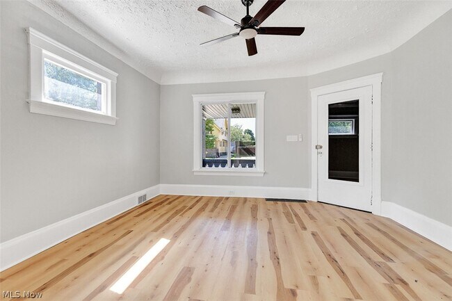 Building Photo - 9807 Parkgate Ave
