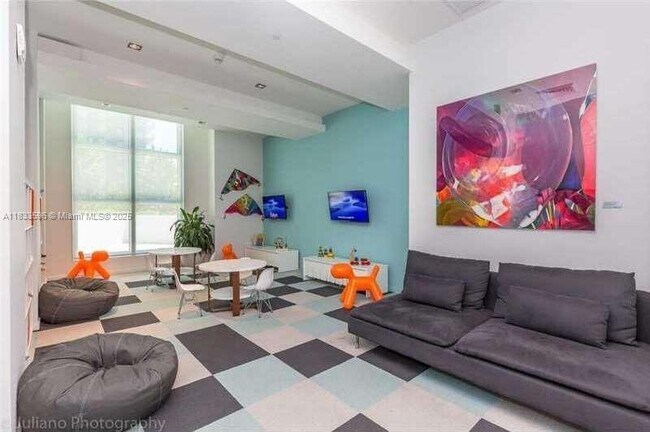 Building Photo - 1100S S Miami Ave