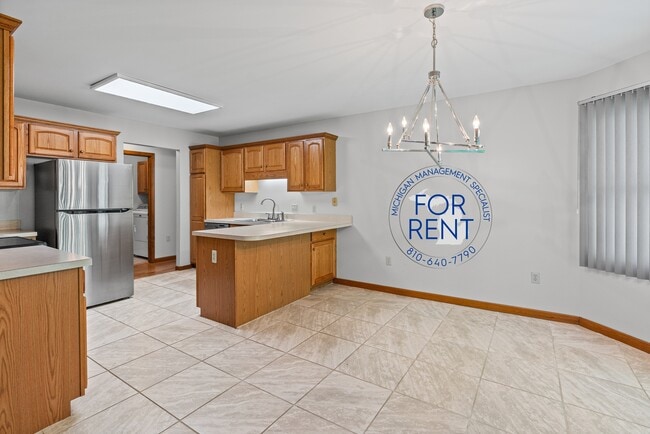 Building Photo - 3263 Silverwood Dr