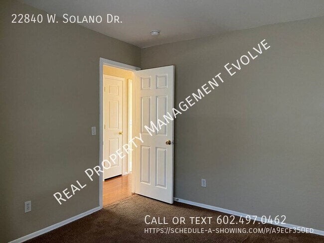 Building Photo - Move in Special