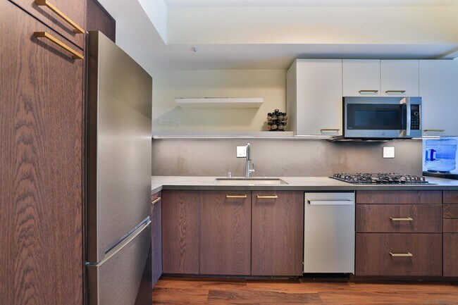 Building Photo - 500 W Harbor Dr
