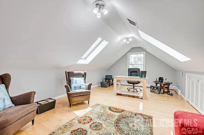 Building Photo - 3993 Park Ave