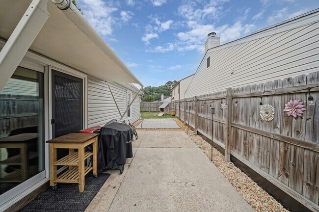 Building Photo - 1317 Faraid Ln