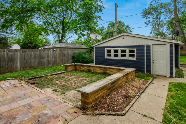 Building Photo - 130 S Park Rd