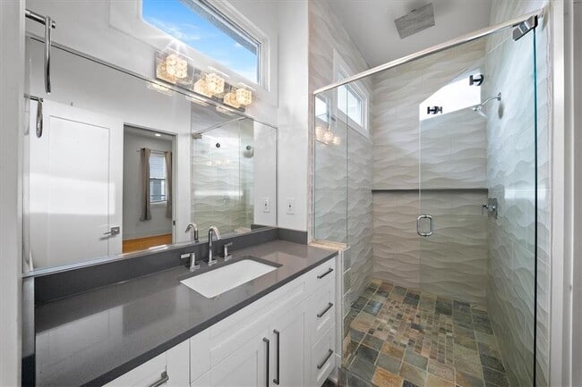 Building Photo - 655 McGruder St NE