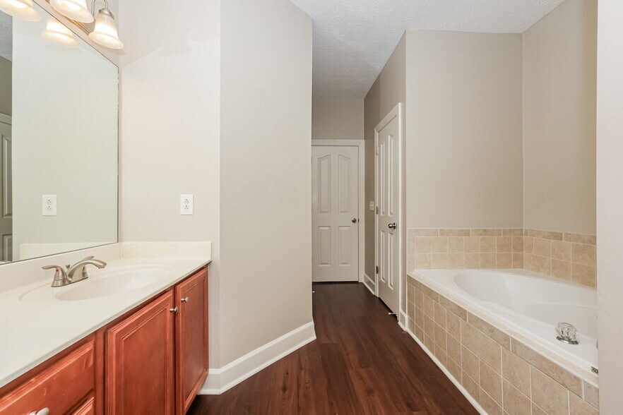 Building Photo - 1744 Potters Ct