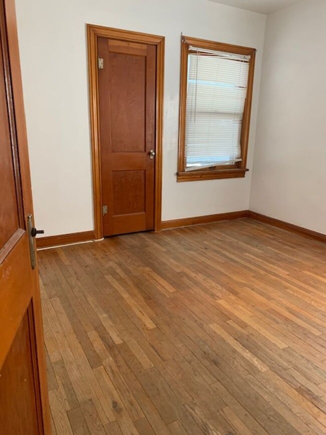 Building Photo - 1101 W University Dr