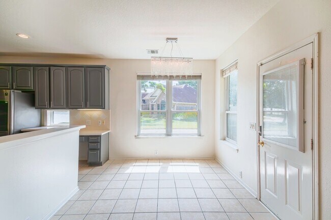 Building Photo - 11606 Canyon Woods Dr