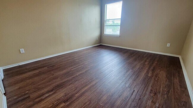 Building Photo - 1216 Shadow Creek Blvd