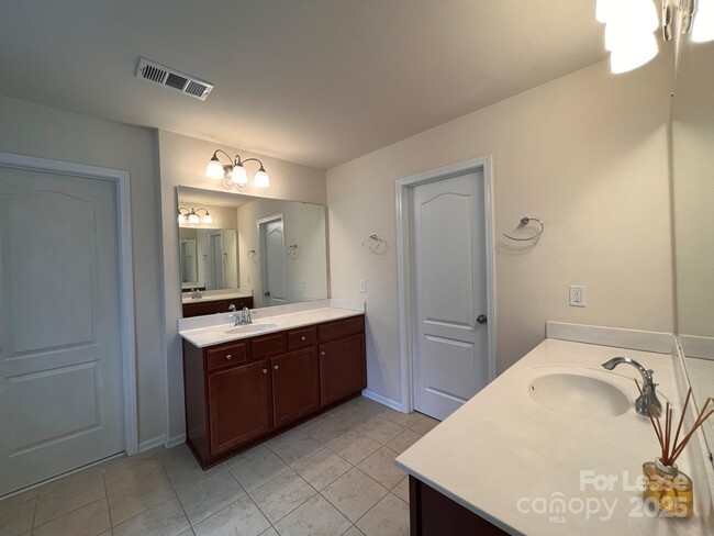 Building Photo - 14007 Highland Meadow Rd