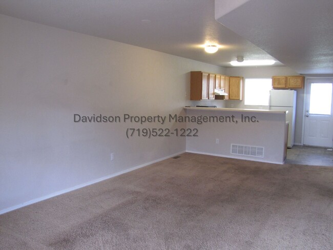 Building Photo - Great 3 Bedroom Condo the Briargate Area