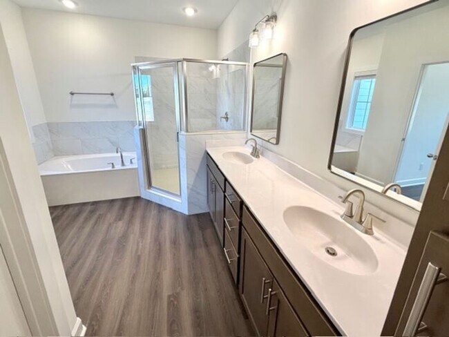 Building Photo - Now Leasing Brand New Townhomes In Olive Branch! Minutes from Methodist Hospital!