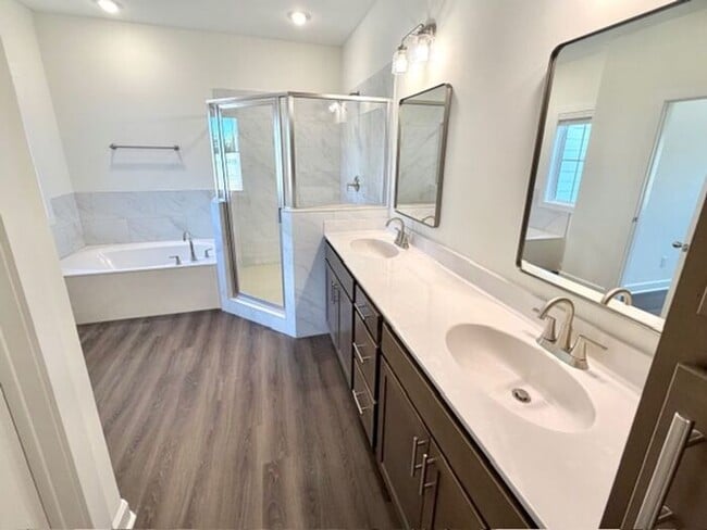 Building Photo - OPEN HOUSE! Now Leasing Brand New Townhomes In Olive Branch! Minutes from Methodist Hospital!
