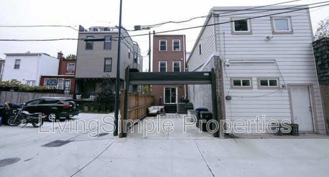 Building Photo - 317 I St NE