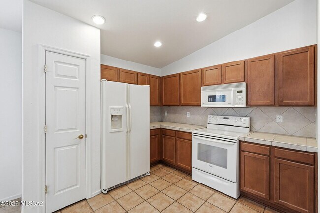Building Photo - 8435 E Bowline Rd