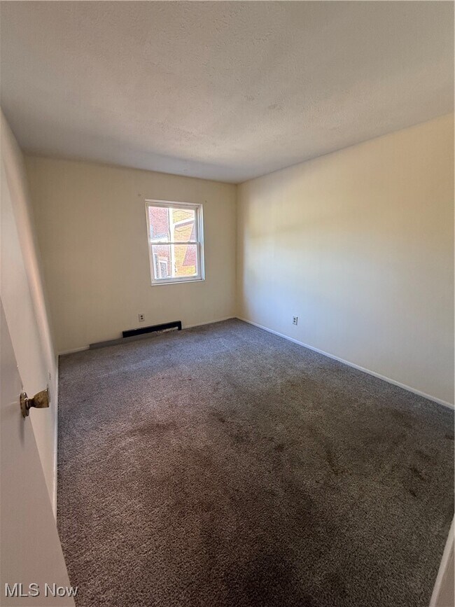 Building Photo - 1019 Maple Ave