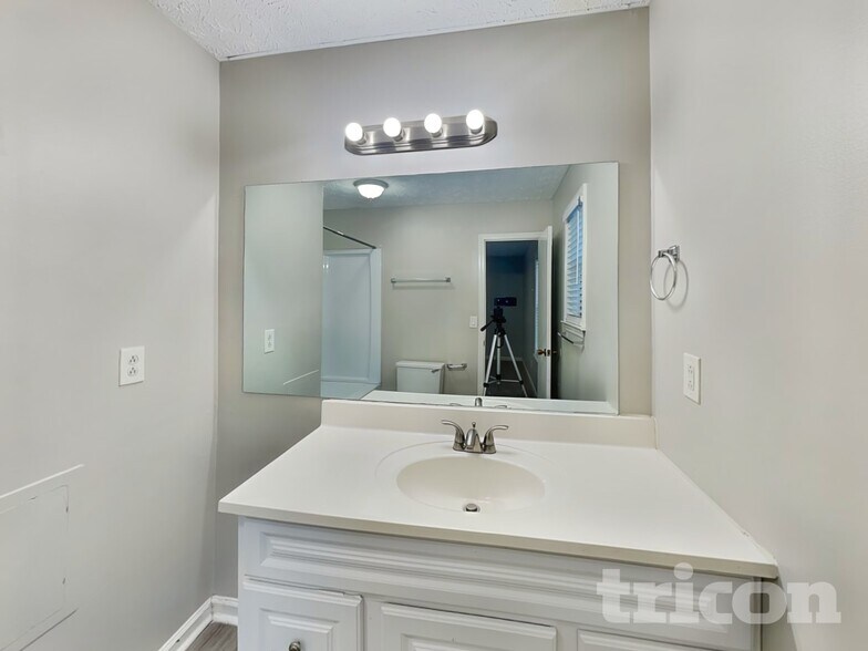 Building Photo - 308 Knollwood Ln