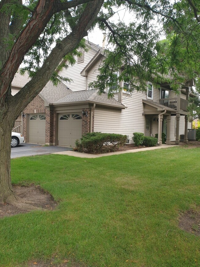 Building Photo - 243 Old Oak Ct W