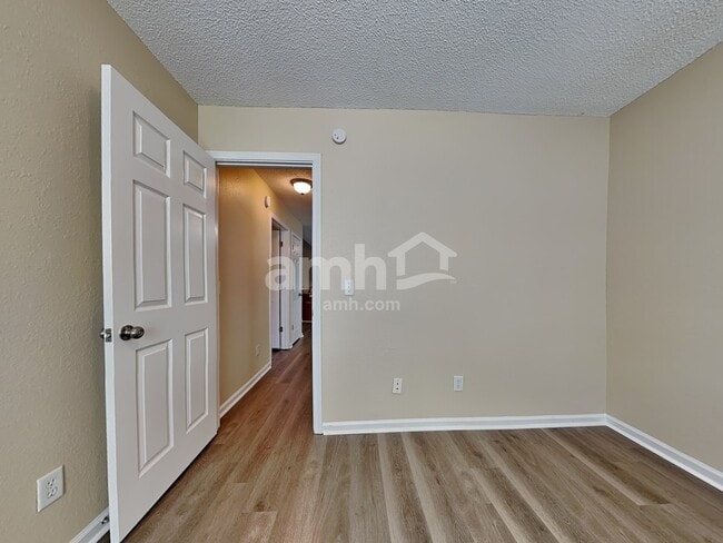 Building Photo - 7 Willow Lakes Dr