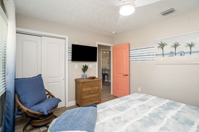Building Photo - Monthly  FUN Furnished Bradenton, FL Rental VACA or Short term
