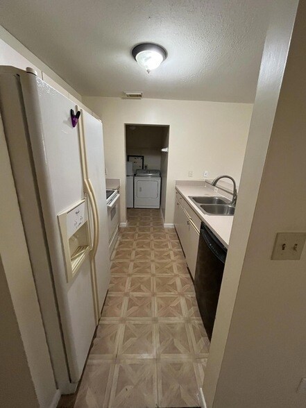 Building Photo - 2050 Oleander Blvd