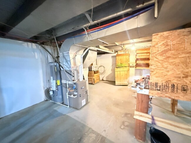 Building Photo - 1426 Silver St