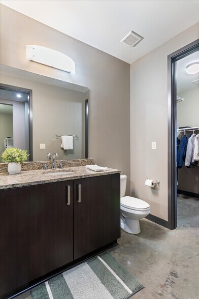 Building Photo - 1510 Demonbreun St