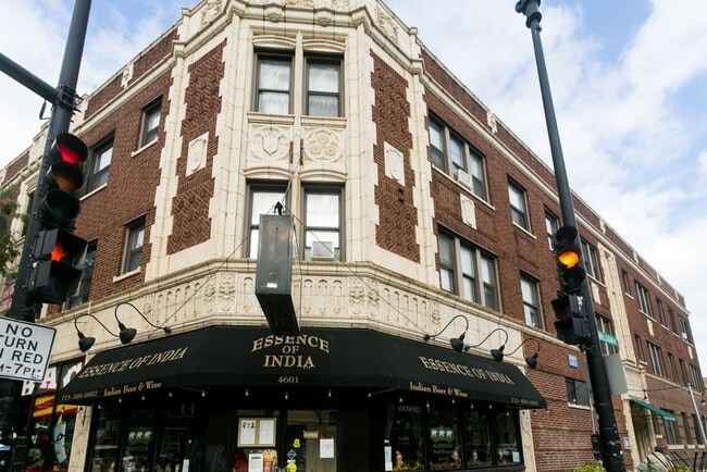 Building Photo - 2249 W Wilson Ave