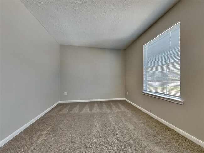 Building Photo - 5473 N Buffalo Cir