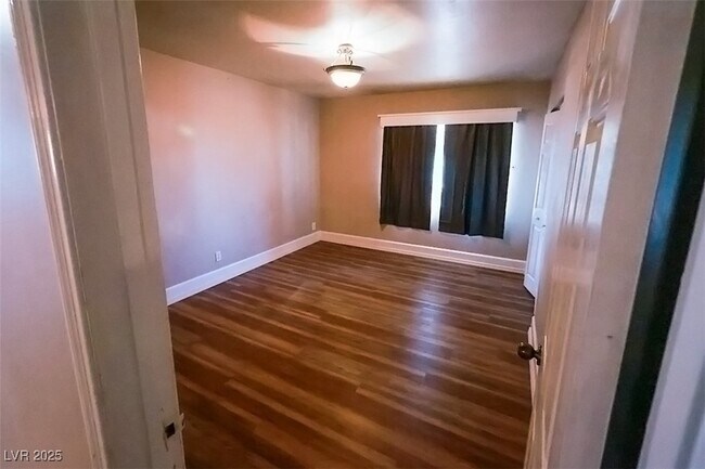 Building Photo - 706 Bracken Ave