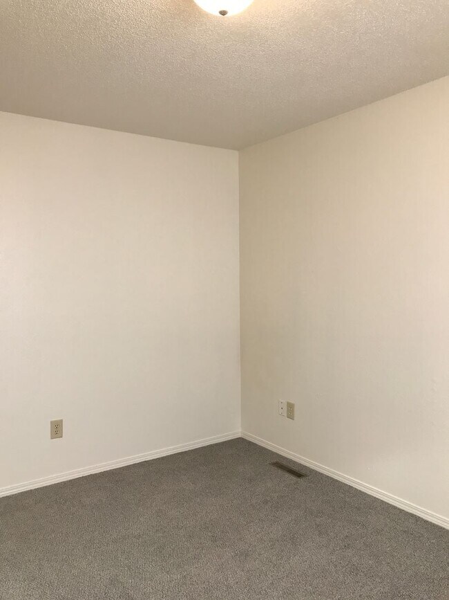 Building Photo - 1500 W Rainey St