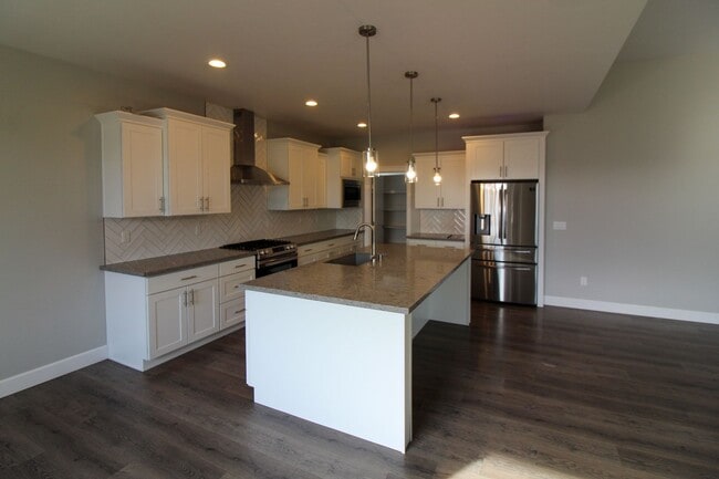 Building Photo - 3 bedroom, 2 bath home in Kennewick