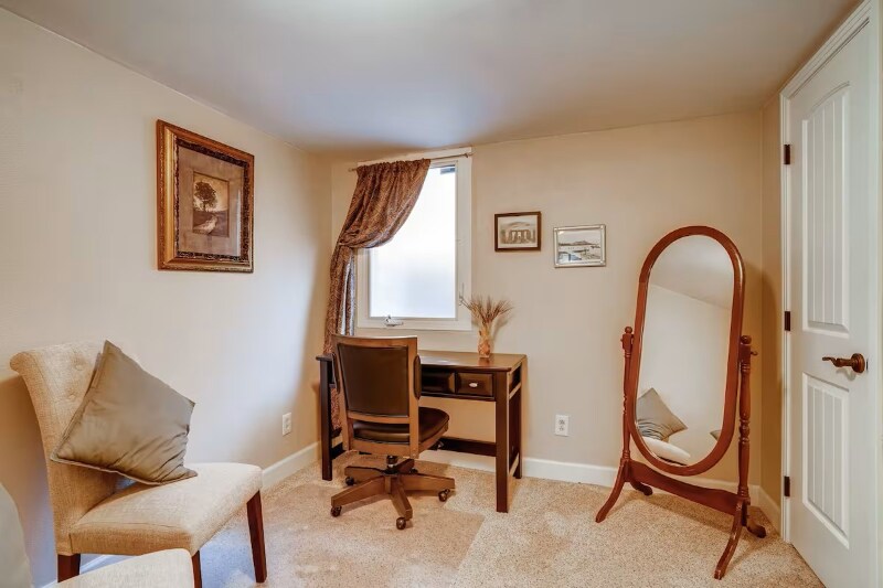 Building Photo - 1367 S Beach Ct