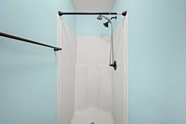 Building Photo - Move-In Special Available! Spacious 3BR Home with Bonus Room, Fireplace & Fenced Yard