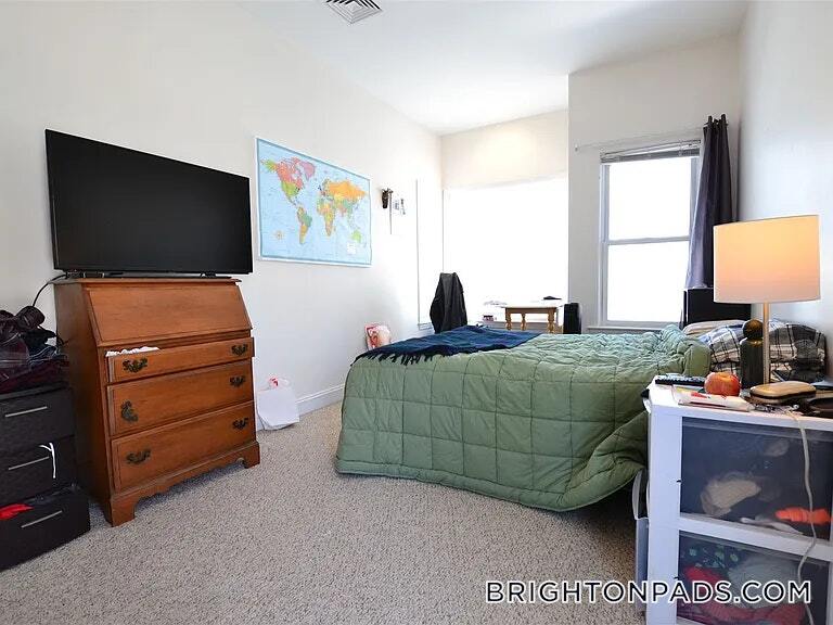 Building Photo - 8-10 Glencoe St.