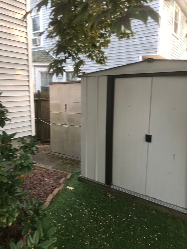 Building Photo - 16 Bowstring Way