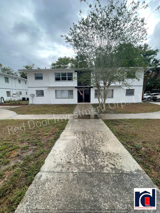 Building Photo - Renovated Spacious 2/2~w/All-in One Washer/Dryer & New AC~Deland