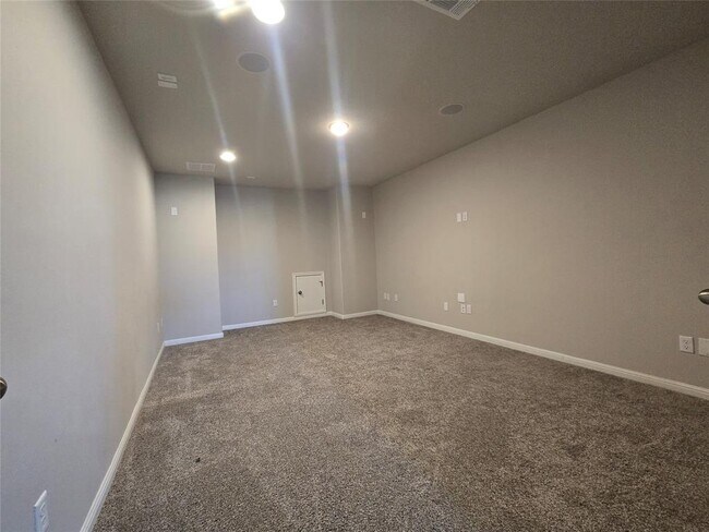 Building Photo - 2320 Bravo Ct