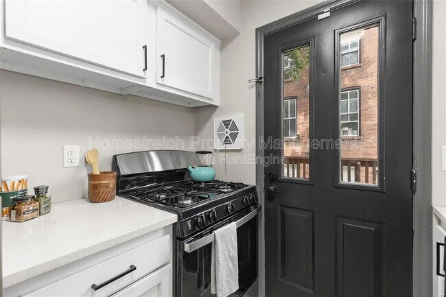 Building Photo - 1001 Lami St