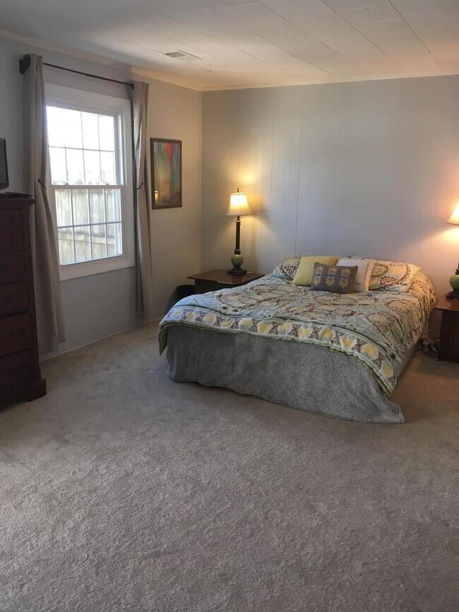 Building Photo - 108 Canterbury Ct