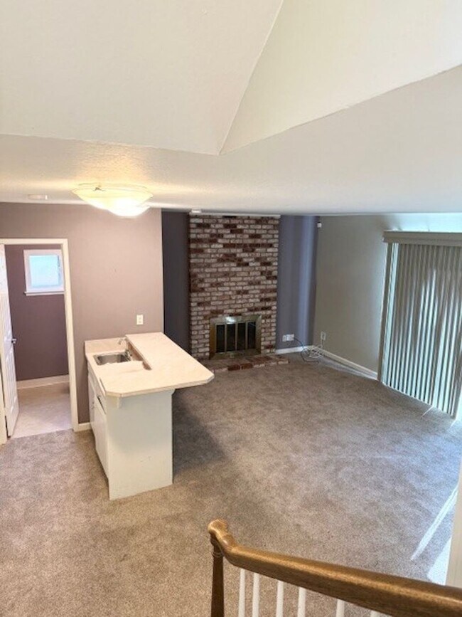 Building Photo - Beautiful 4 Bedroom 2.5 Bath Home in Montevideo Community
