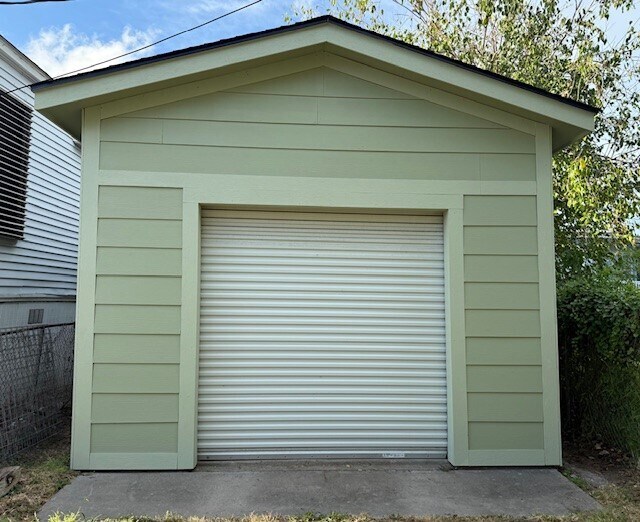Building Photo - 723 Winnie St