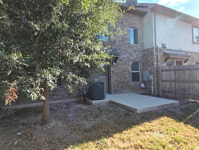 Building Photo - 2304 S Lakeline Blvd