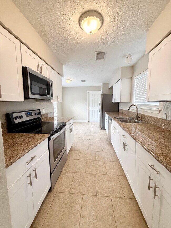 Building Photo - 16730 Frigate Dr