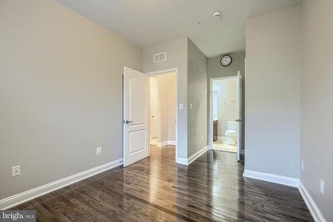 Building Photo - 601 Long Wall Dr