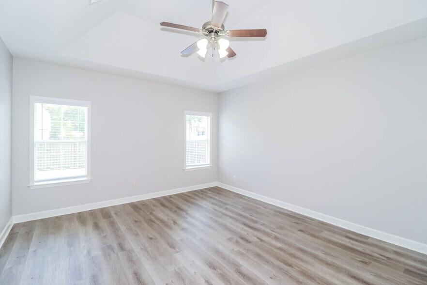Building Photo - 8885 Versilia Ave