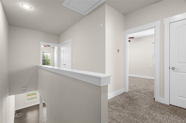 Building Photo - 301 Lily Ln