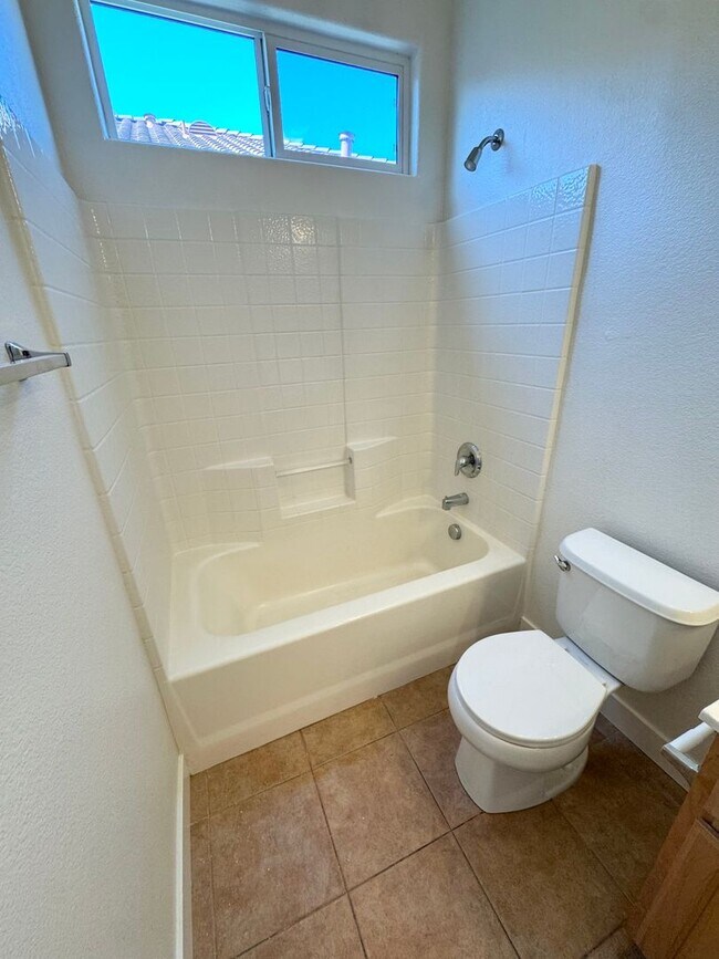 Building Photo - 4 Bedroom / 3 Bathroom Home in Elk Grove – Bedroom & Full Bath Downstairs SEE VIDEO