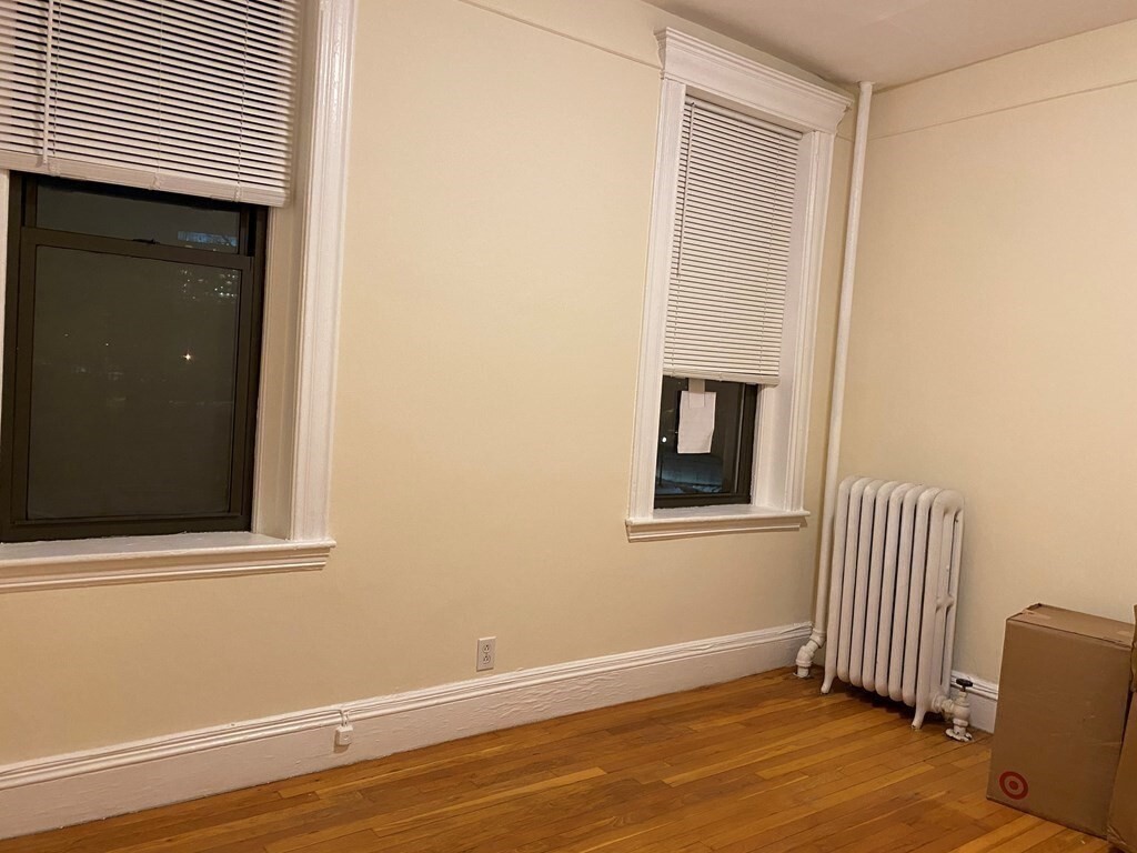 Building Photo - 61 Park Dr