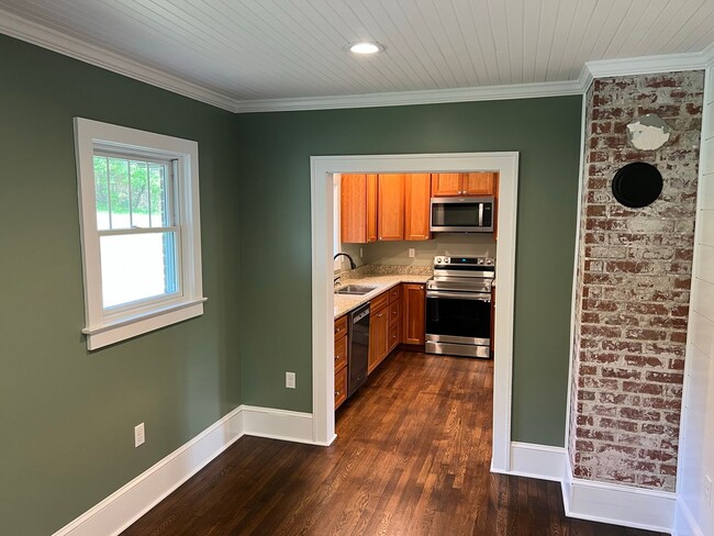 Building Photo - "Character Revived" Etowah Home and Guest ...